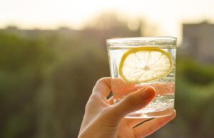 De ce să bei apă cu lămâie dimineața? de-ce-sa-bei-apa-cu-lamaie