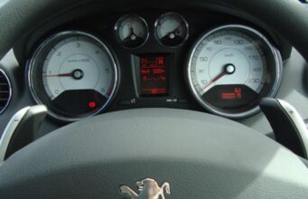 Martori de Bord Peugeot – Culori, Semnificații și Probleme Des Întâlnite martori-bord-peugeot