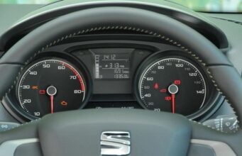 Martori de Bord Seat Ibiza – Ce Defecțiuni Semnifică Fiecare Bec Aprins martori-bord-seat-ibiza