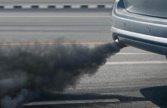 Fum alb, negru sau albastru pe eșapament – cauze și soluții fum alb-negru-albastru-pe-esapament