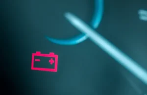 Martor Baterie Aprins: Ce Semnifică și Care sunt Cauzele martor-baterie