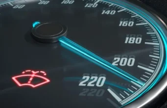 Martorul Lichid de Parbriz Scăzut – De ce Trebuie să Realimentezi? martor-lichid-parbriz-in-bord