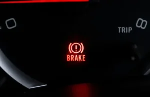 Martorul Brake Aprins: Ce este și Ce Probleme Semnifică? martorul-de-bord-brake