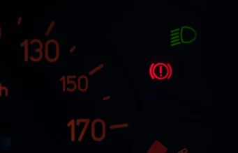 Martorul Frână de Mână a Rămas Aprins – Cum să Rezolvi Problema martorul-frana-de-mana-aprins