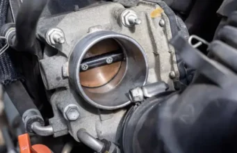 Clapeta de Accelerație Defectă: Simptome și Soluții simptome-clapeta-de-acceleratie-defecta